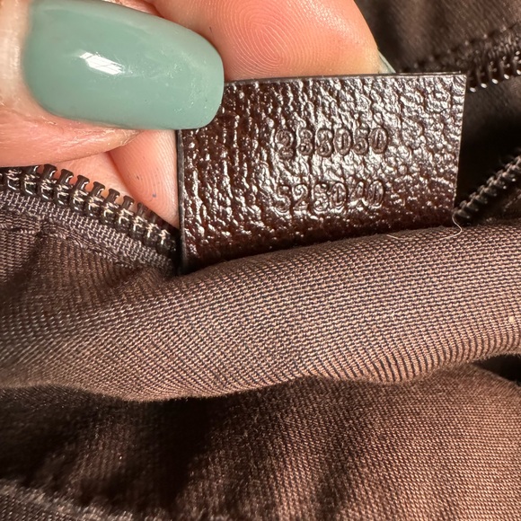 Gucci duffle travel/gym bag *PRICE is FIRM - Picture 9 of 16